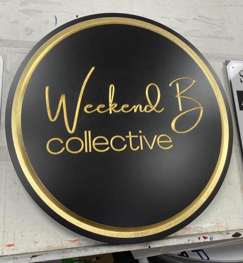 Round sign with "Weekend B collective" text.